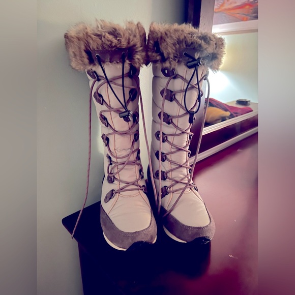 LL Bean Carrabassett Tall Snow Boots Size 6 Pewter Insulated Waterproof fur - Picture 1 of 3